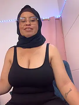 Snapshot of Amira-sult chatting on July 2026 11:08:01 PM Amira-sult online show from July 2026 11:08:01 PM
