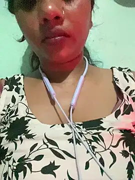 Snapshot of Miss-puhu chatting on July 2026 05:37:02 PM Miss-puhu online show from July 2026 05:37:02 PM