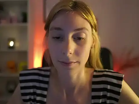 RachelMoore18 online show from July 2026 01:36:02 PM