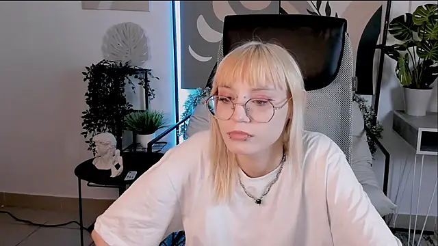 ReminaMeow online show from July 2026 08:30:02 AM
