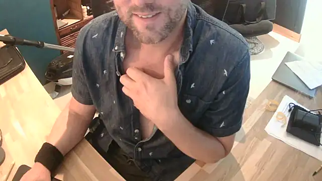 lars lussurioso online show from July 2026 09:02:01 AM