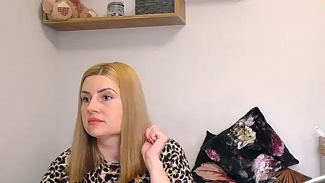 Snapshot of alisenties chatting on April 2026 03:45:01 PM alisenties online show from April 2026 03:45:01 PM