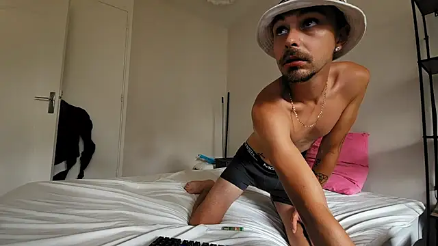 Snapshot of jeune_lynx chatting on July 2026 12:21:02 PM jeune lynx online show from July 2026 12:21:02 PM