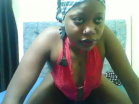 Snapshot of GoldenHearts2 chatting on July 2026 05:52:01 PM GoldenHearts2 online show from July 2026 05:52:01 PM