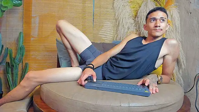 Snapshot of DemondSalvatore chatting on July 2026 07:28:01 PM DemondSalvatore online show from July 2026 07:28:01 PM