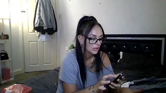 Pretty Kizzi online show from August 2026 07:45:02 PM