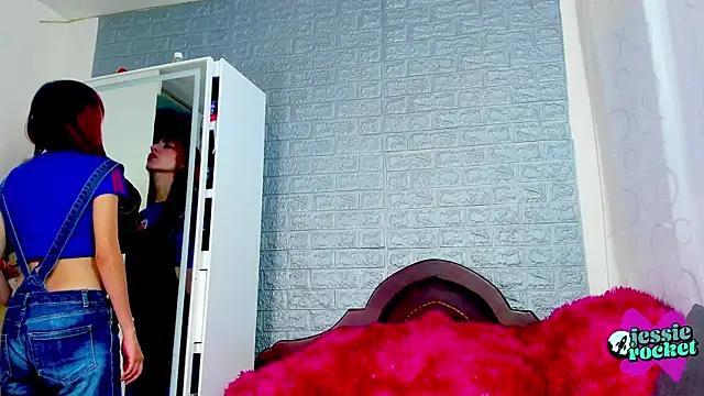 jessierocketx online show from June 2026 08:14:01 PM