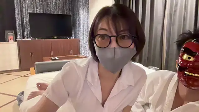 Snapshot of rinrin77 chatting on July 2026 06:18:02 PM rinrin77 online show from July 2026 06:18:02 PM