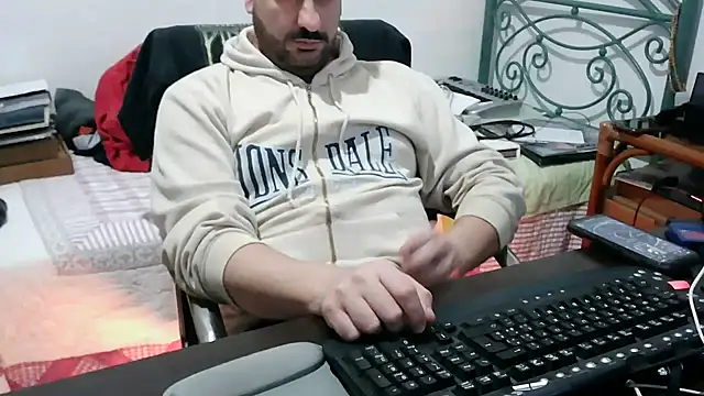 Snapshot of Italian_dark_desire chatting on January 2026 07:06:02 PM Italian dark desire online show from January 2026 07:06:02 PM