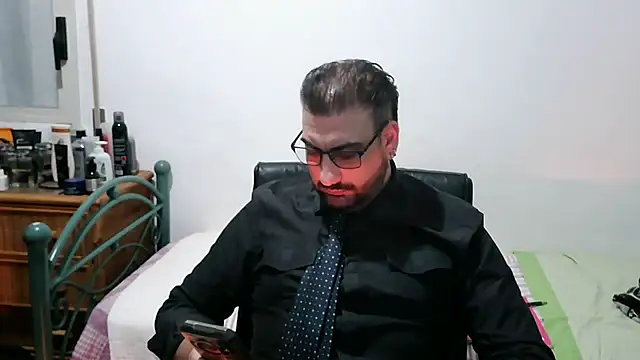 Snapshot of Italian_dark_desire chatting on February 2026 11:43:02 PM Italian dark desire online show from February 2026 11:43:02 PM