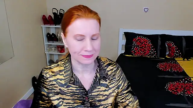 FoxySophia online show from April 2026 12:06:02 PM