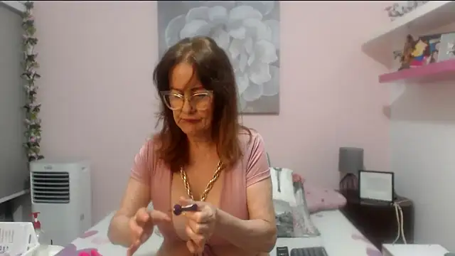 CindyCrawford online show from May 2026 03:35:02 AM