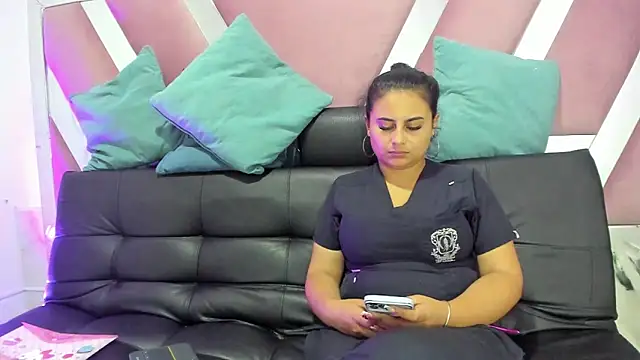 AbbyTaylorr online show from April 2026 01:17:02 AM