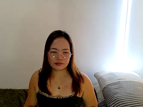 BURBERRY69 online show from April 2026 12:21:02 AM