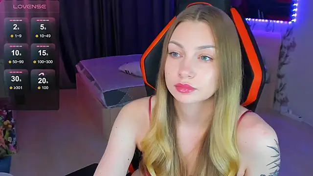 Snapshot of BiMolly chatting on May 2026 01:03:01 AM BiMolly online show from May 2026 01:03:01 AM