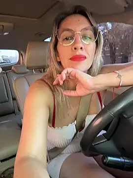 Gatitacarlita online show from April 2026 07:29:02 PM