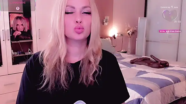 Libby Nora online show from September 2025 11:26:01 AM