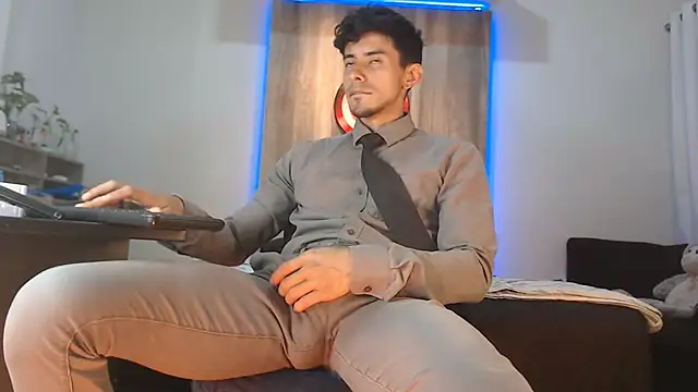 Andrew 4  online show from October 2025 04:31:02 AM