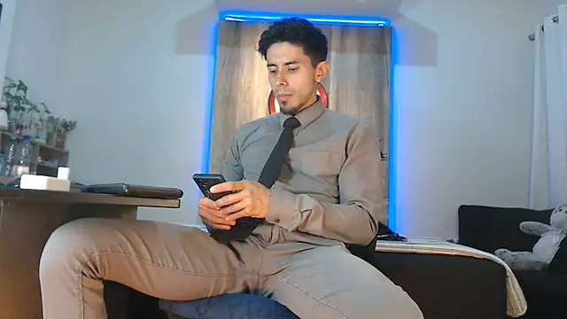 Andrew 4  online show from November 2025 08:31:01 AM