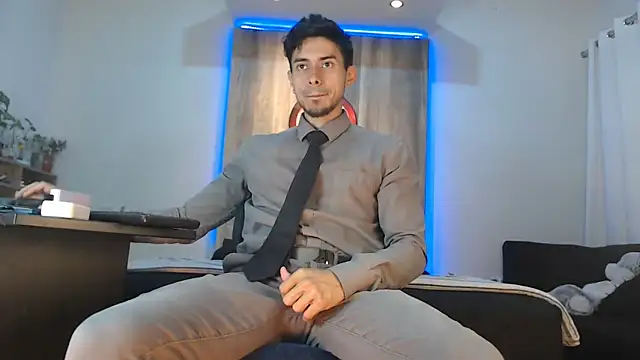 Andrew 4  online show from November 2025 02:17:02 AM