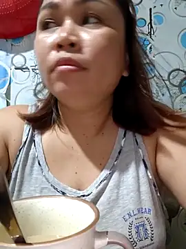 XXLorie 02 online show from March 2026 10:50:02 AM