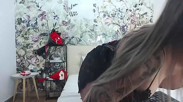 RoseDiamond06 online show from April 2026 09:23:01 PM