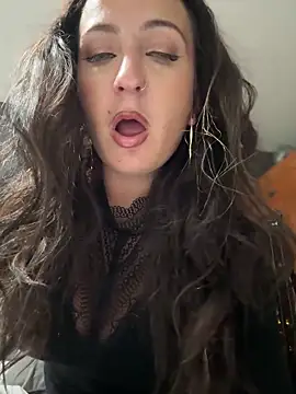 itsCassie online show from December 2025 08:47:02 PM