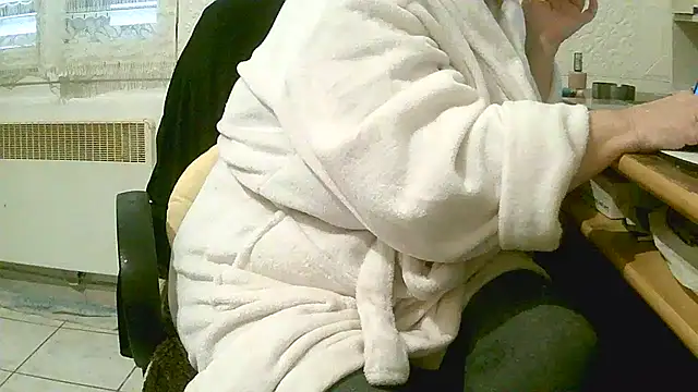 Snapshot of douceur63 chatting on January 2026 12:30:01 PM douceur63 online show from January 2026 12:30:01 PM