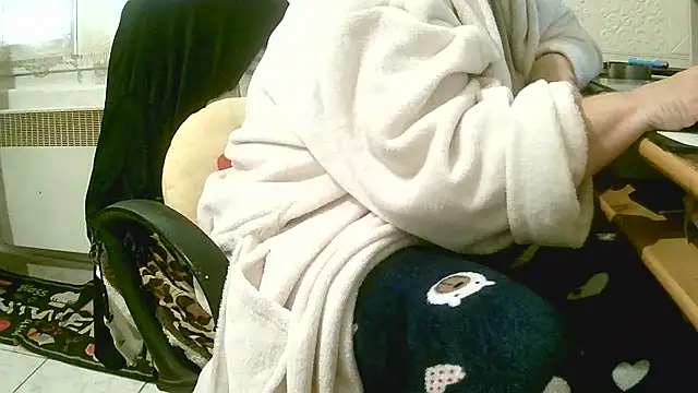 Snapshot of douceur63 chatting on March 2026 11:38:01 AM douceur63 online show from March 2026 11:38:01 AM