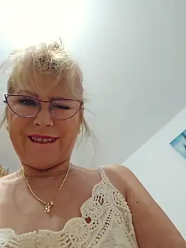 Snapshot of elacoquette chatting on June 2026 02:29:01 AM elacoquette online show from June 2026 02:29:01 AM