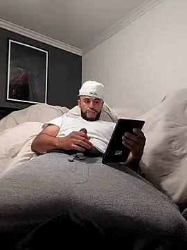 gardy8585 online show from March 2026 06:18:02 PM