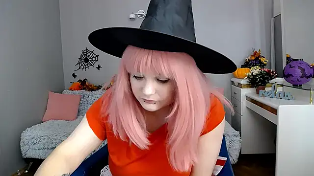 Estheri online show from October 2025 07:21:01 AM