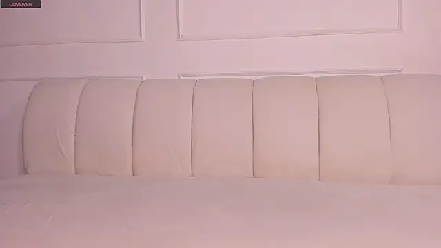 Snapshot of Emma_jonness chatting on January 2025 08:18:02 PM Emma jonness online show from January 2025 08:18:02 PM