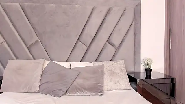 Snapshot of Emma_jonness chatting on February 2025 07:10:02 PM Emma jonness online show from February 2025 07:10:02 PM