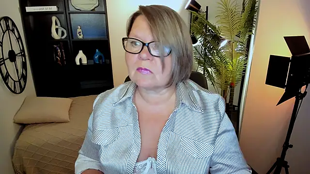 Shannonshine online show from July 2026 01:18:02 PM