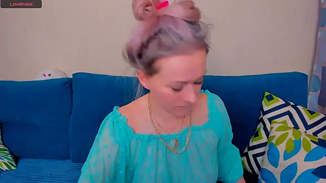 EllenMoore online show from October 2025 04:24:01 AM