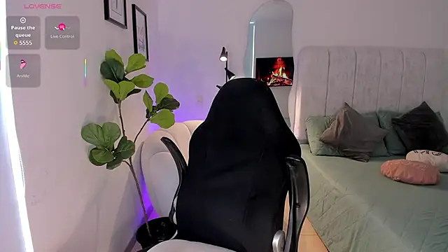 AmyWood online show from April 2026 09:02:01 PM