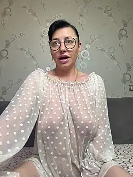 Amberhotqueen online show from June 2026 11:05:01 AM