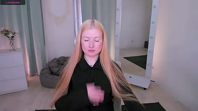 Laly Peach online show from March 2026 11:54:02 AM