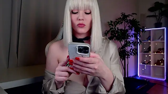 Snapshot of Queensy_Sins chatting on March 2026 03:45:01 PM Queensy Sins online show from March 2026 03:45:01 PM