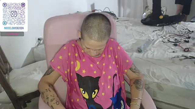 Snapshot of moon_cat85 chatting on February 2025 08:34:01 PM moon cat85 online show from February 2025 08:34:01 PM