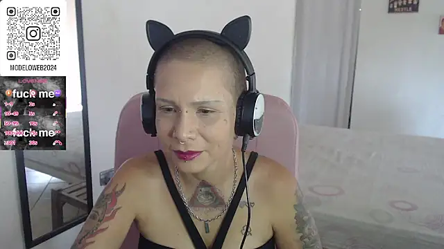 Snapshot of moon_cat85 chatting on March 2025 07:27:02 PM moon cat85 online show from March 2025 07:27:02 PM