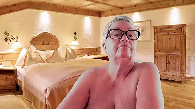 GrannyChrissy68 online show from February 2026 06:08:02 PM