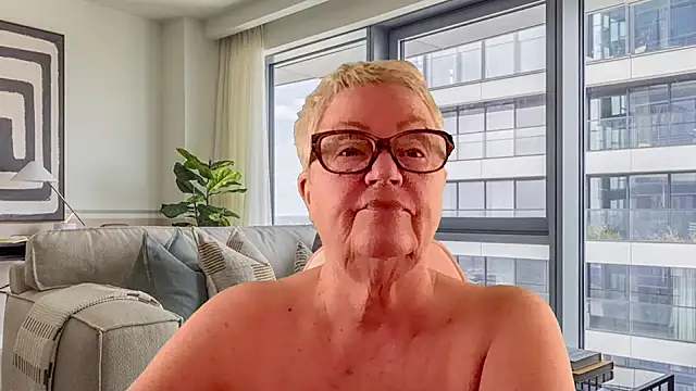 GrannyChrissy68 online show from April 2026 02:51:01 PM