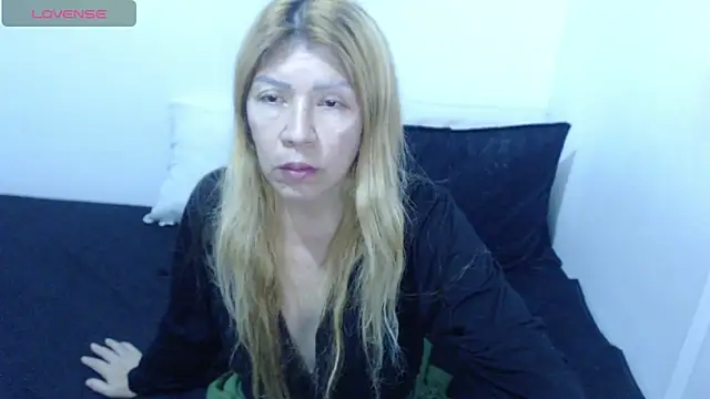 Dulce-Bella online show from April 2026 06:43:01 PM