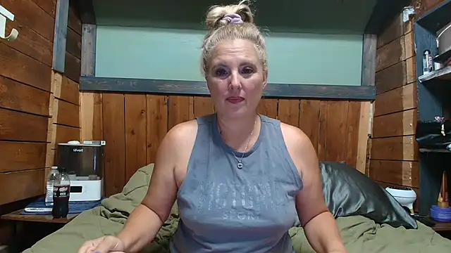 Snapshot of lisaxlovexxx chatting on July 2026 04:20:01 PM lisaxlovexxx online show from July 2026 04:20:01 PM