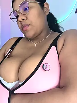 Snapshot of paola091 chatting on February 2026 01:06:01 AM paola091 online show from February 2026 01:06:01 AM