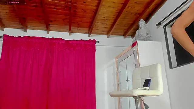 Snapshot of emily_hornett chatting on February 2026 03:18:01 AM emily hornett online show from February 2026 03:18:01 AM