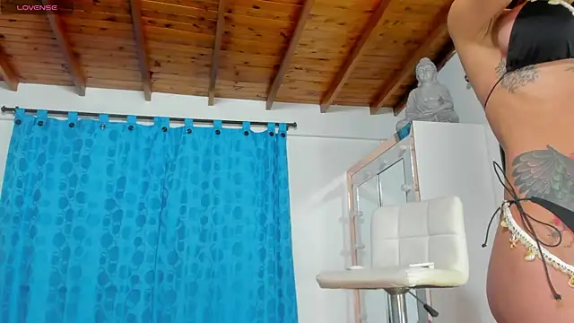 Snapshot of emily_hornett chatting on April 2026 02:23:02 AM emily hornett online show from April 2026 02:23:02 AM