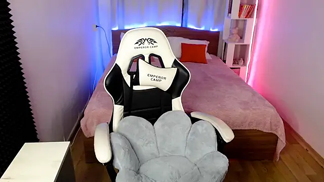 Snapshot of Kira_honeyy chatting on January 2025 12:06:02 PM Kira honeyy online show from January 2025 12:06:02 PM